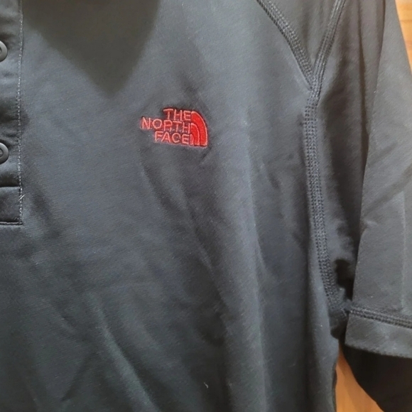 The North Face Short Sleeve Shirt Men's Size Large Golf Tennis Black Red - Picture 3 of 9